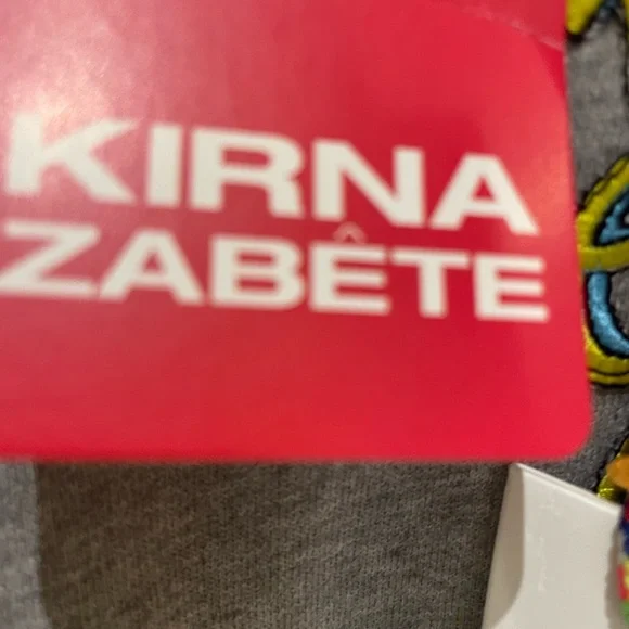 Mira Mikati NWT size 36Sweatshirt with hood and appliqués 3-D, awesome colors.